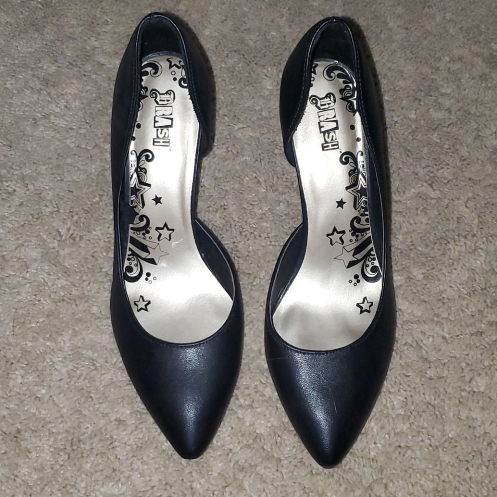 Black heels hardly worn